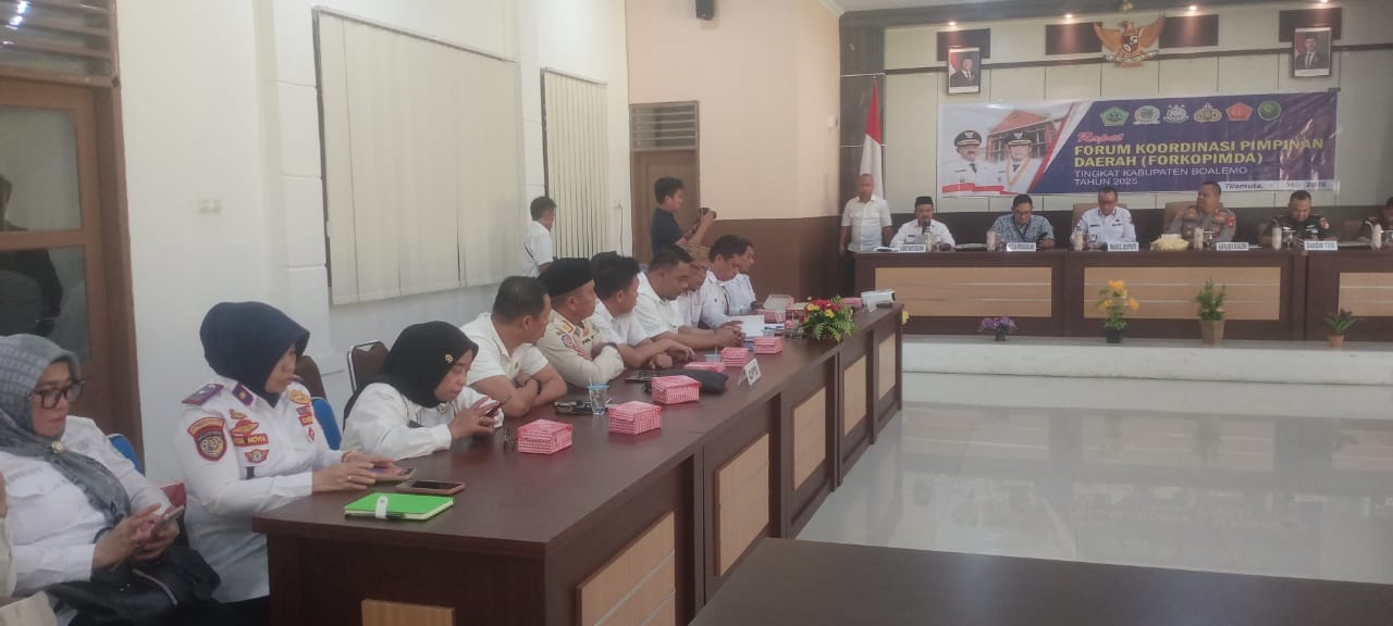 KASAT POL PP HADIRI RAPAT FORKOPIMDA BAHAS DAMPAK OPERASIONAL PT PG TOLANGOHULA DI WILAYAH DESA MEKARJAYA